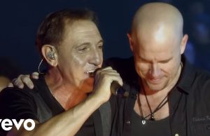Franco de Vita – A Medio Vivir (Vuelve en Primera Fila – Live Version) ft. Gianmarco