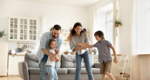 Baila Como si Nadie te Estuviera Viendo: Abrazando la Felicidad en el Presente