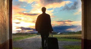 Me Voy de Casa: La Reflexión de un Hijo a su Padre sobre la Conexión Emocional.